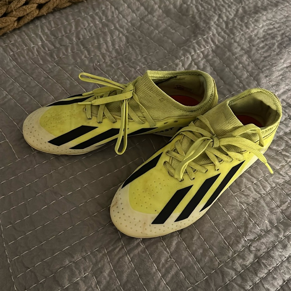 GUC Adidas Boys soccer cleats size 4